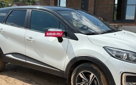 Renault Kaptur I рестайлинг, 2017 год, 1 000 000 рублей, 3 фотография