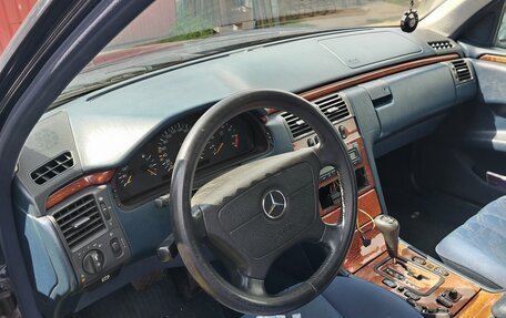 Mercedes-Benz E-Класс, 1999 год, 290 000 рублей, 8 фотография