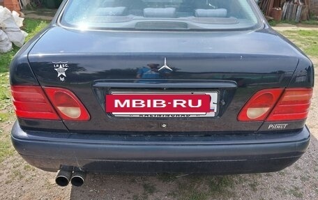Mercedes-Benz E-Класс, 1999 год, 290 000 рублей, 4 фотография