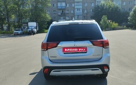 Mitsubishi Outlander III рестайлинг 3, 2019 год, 1 860 000 рублей, 1 фотография