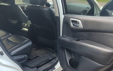 Nissan Pathfinder, 2015 год, 1 650 000 рублей, 5 фотография
