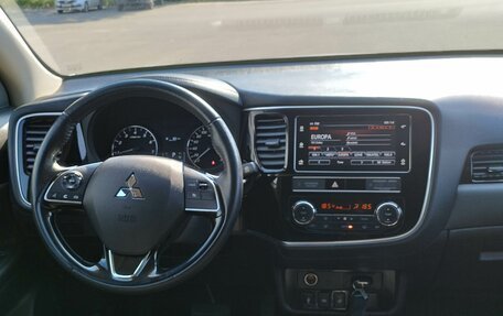 Mitsubishi Outlander III рестайлинг 3, 2019 год, 1 860 000 рублей, 9 фотография