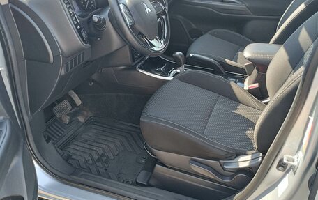 Mitsubishi Outlander III рестайлинг 3, 2019 год, 1 860 000 рублей, 12 фотография