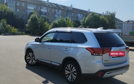 Mitsubishi Outlander III рестайлинг 3, 2019 год, 1 860 000 рублей, 7 фотография