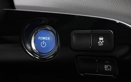Toyota Prius IV XW50, 2019 год, 2 049 000 рублей, 13 фотография