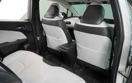 Toyota Prius IV XW50, 2019 год, 2 049 000 рублей, 11 фотография