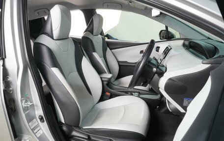 Toyota Prius IV XW50, 2019 год, 2 049 000 рублей, 10 фотография