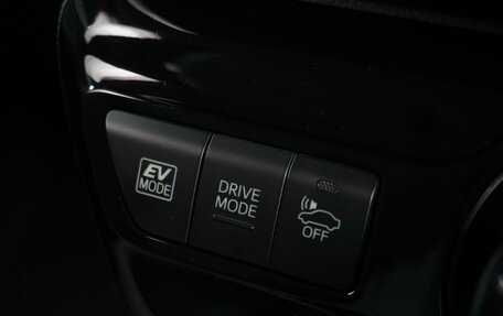 Toyota Prius IV XW50, 2019 год, 2 049 000 рублей, 20 фотография