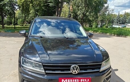 Volkswagen Tiguan II, 2020 год, 2 600 000 рублей, 2 фотография