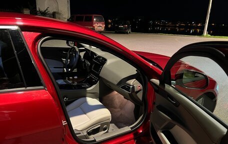 Jaguar XE I рестайлинг, 2017 год, 1 940 000 рублей, 8 фотография