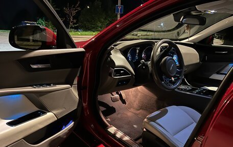Jaguar XE I рестайлинг, 2017 год, 1 940 000 рублей, 9 фотография
