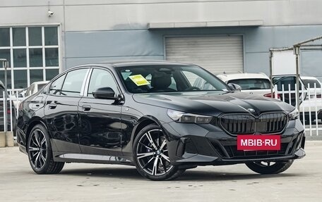 BMW 5 серия, 2025 год, 6 950 555 рублей, 2 фотография
