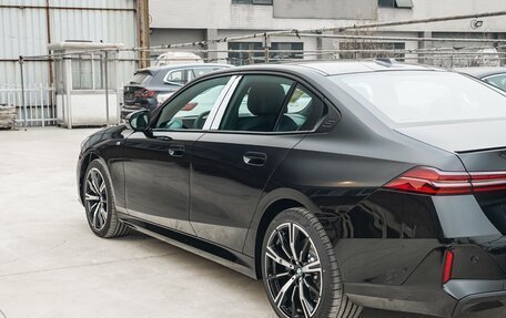 BMW 5 серия, 2025 год, 6 950 555 рублей, 16 фотография