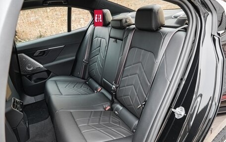 BMW 5 серия, 2025 год, 6 950 555 рублей, 30 фотография