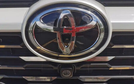 Toyota RAV4, 2022 год, 2 900 000 рублей, 15 фотография