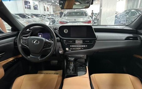Lexus ES VII, 2021 год, 2 600 000 рублей, 9 фотография