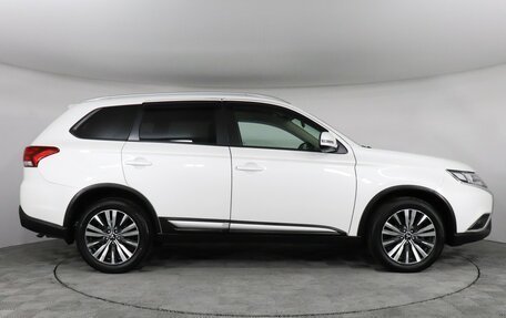 Mitsubishi Outlander III рестайлинг 3, 2020 год, 2 547 000 рублей, 4 фотография