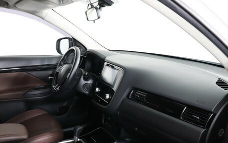 Mitsubishi Outlander III рестайлинг 3, 2020 год, 2 547 000 рублей, 10 фотография