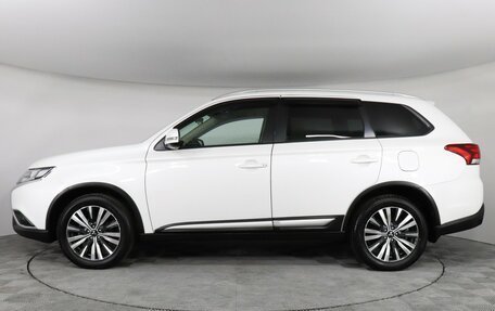Mitsubishi Outlander III рестайлинг 3, 2020 год, 2 547 000 рублей, 8 фотография