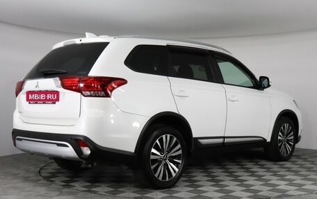 Mitsubishi Outlander III рестайлинг 3, 2020 год, 2 547 000 рублей, 5 фотография