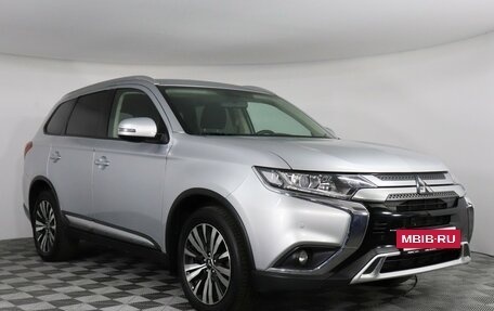 Mitsubishi Outlander III рестайлинг 3, 2018 год, 1 997 000 рублей, 3 фотография