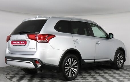 Mitsubishi Outlander III рестайлинг 3, 2018 год, 1 997 000 рублей, 5 фотография