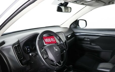 Mitsubishi Outlander III рестайлинг 3, 2018 год, 1 997 000 рублей, 9 фотография