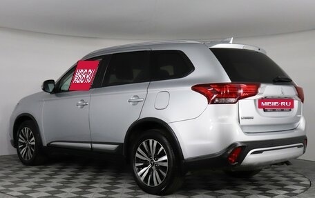 Mitsubishi Outlander III рестайлинг 3, 2018 год, 1 997 000 рублей, 7 фотография