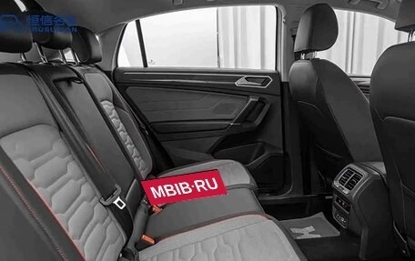 Volkswagen Tiguan II, 2022 год, 2 550 000 рублей, 10 фотография