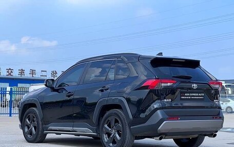 Toyota RAV4, 2022 год, 2 800 000 рублей, 4 фотография