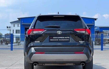 Toyota RAV4, 2022 год, 2 800 000 рублей, 6 фотография