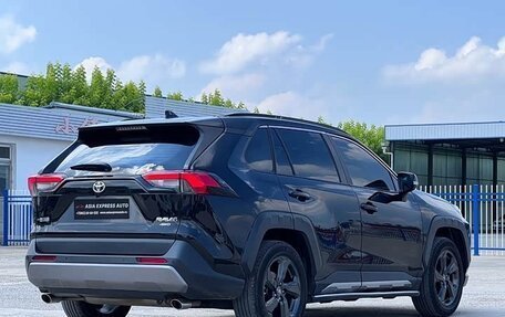 Toyota RAV4, 2022 год, 2 800 000 рублей, 3 фотография