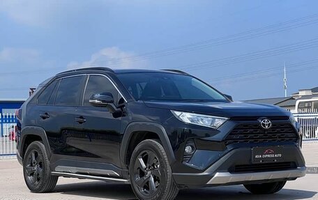 Toyota RAV4, 2022 год, 2 800 000 рублей, 2 фотография