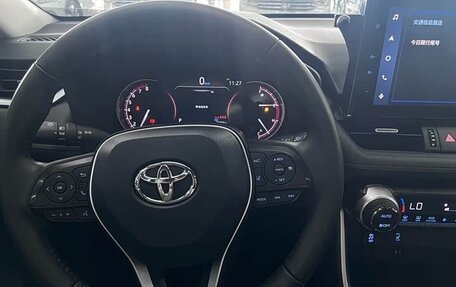 Toyota RAV4, 2022 год, 2 800 000 рублей, 10 фотография