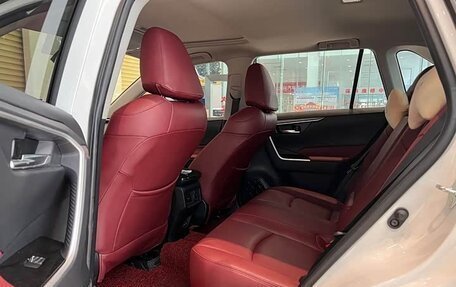 Toyota RAV4, 2022 год, 2 400 000 рублей, 13 фотография