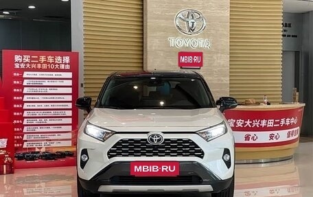 Toyota RAV4, 2022 год, 2 400 000 рублей, 3 фотография