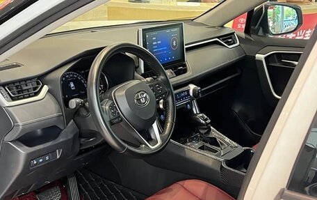 Toyota RAV4, 2022 год, 2 400 000 рублей, 17 фотография