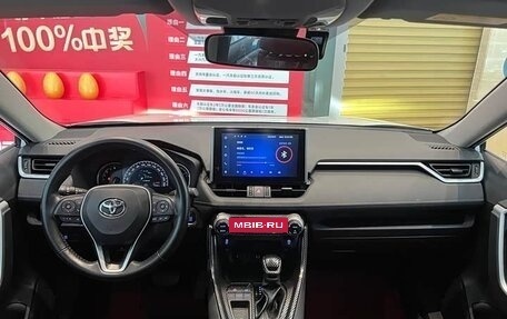 Toyota RAV4, 2022 год, 2 400 000 рублей, 9 фотография