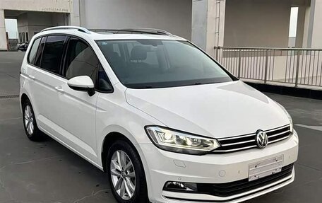 Volkswagen Touran III, 2016 год, 1 716 000 рублей, 1 фотография
