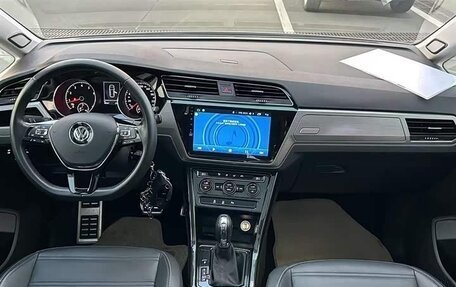 Volkswagen Touran III, 2016 год, 1 716 000 рублей, 8 фотография