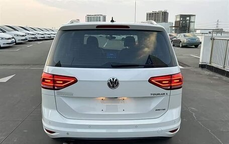 Volkswagen Touran III, 2016 год, 1 716 000 рублей, 5 фотография