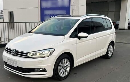 Volkswagen Touran III, 2016 год, 1 716 000 рублей, 3 фотография