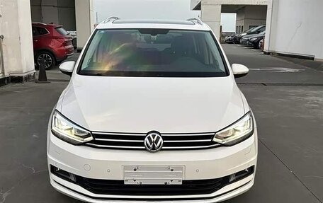 Volkswagen Touran III, 2016 год, 1 716 000 рублей, 2 фотография