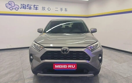 Toyota RAV4, 2020 год, 2 250 000 рублей, 2 фотография