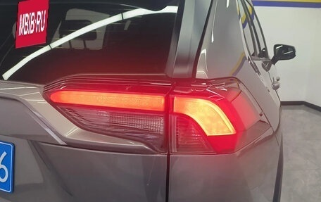 Toyota RAV4, 2020 год, 2 250 000 рублей, 5 фотография