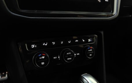 Volkswagen Tiguan II, 2019 год, 2 545 000 рублей, 15 фотография