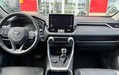 Toyota RAV4, 2021 год, 3 550 000 рублей, 10 фотография