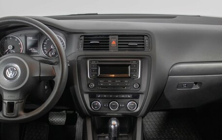 Volkswagen Jetta VI, 2013 год, 996 000 рублей, 14 фотография