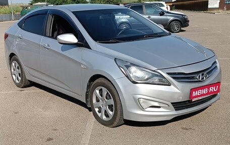 Hyundai Solaris II рестайлинг, 2015 год, 960 000 рублей, 1 фотография