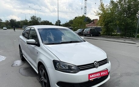 Volkswagen Polo VI (EU Market), 2011 год, 850 000 рублей, 2 фотография